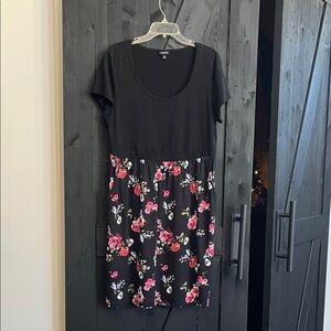 TORRID size 2 Black Floral Dress with pockets
